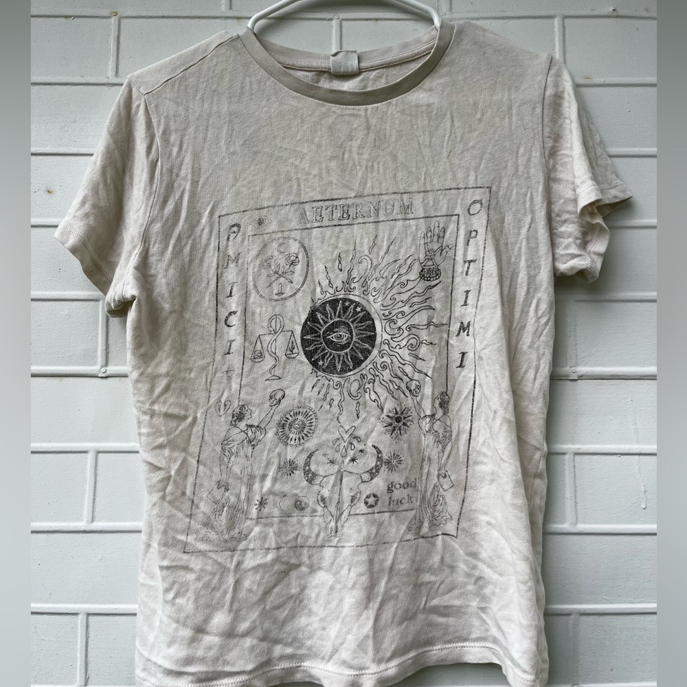 Graphic tee